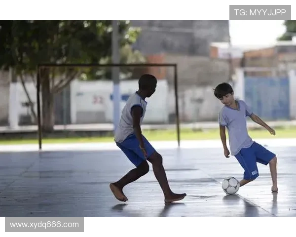 墨媒：巴萨邀请墨西哥15岁小妖希尔韦托-莫拉前来试训